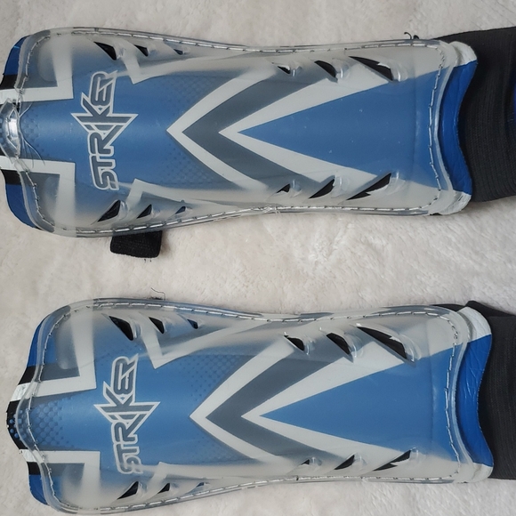 Kids Soccer Cleats & Shin Guards Bundle - Picture 8 of 13